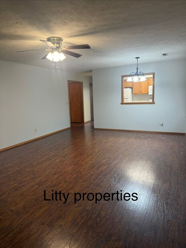 Foto del edificio - 1510 Laurel Rd