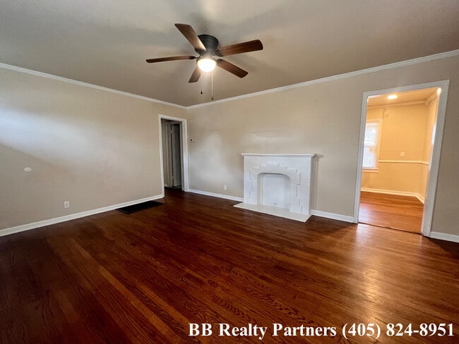 Building Photo - 1212 S Erie Ave