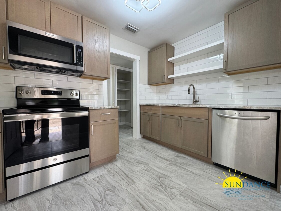 Primary Photo - Charming 3-Bedroom Home Minutes from Eglin...