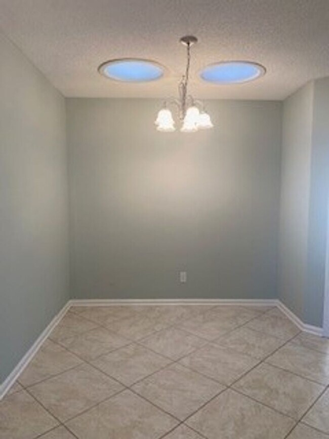 Foto del edificio - 2825 Partridge Ln
