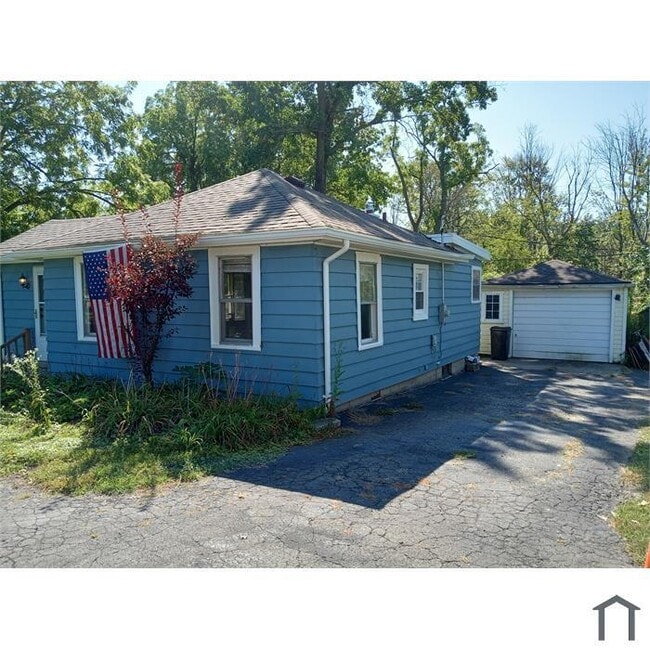 Building Photo - 20113 Huron River Dr