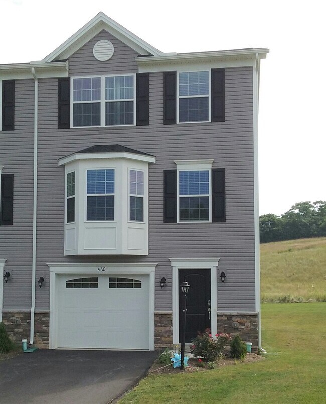Building Photo - 460 Stableview Ct