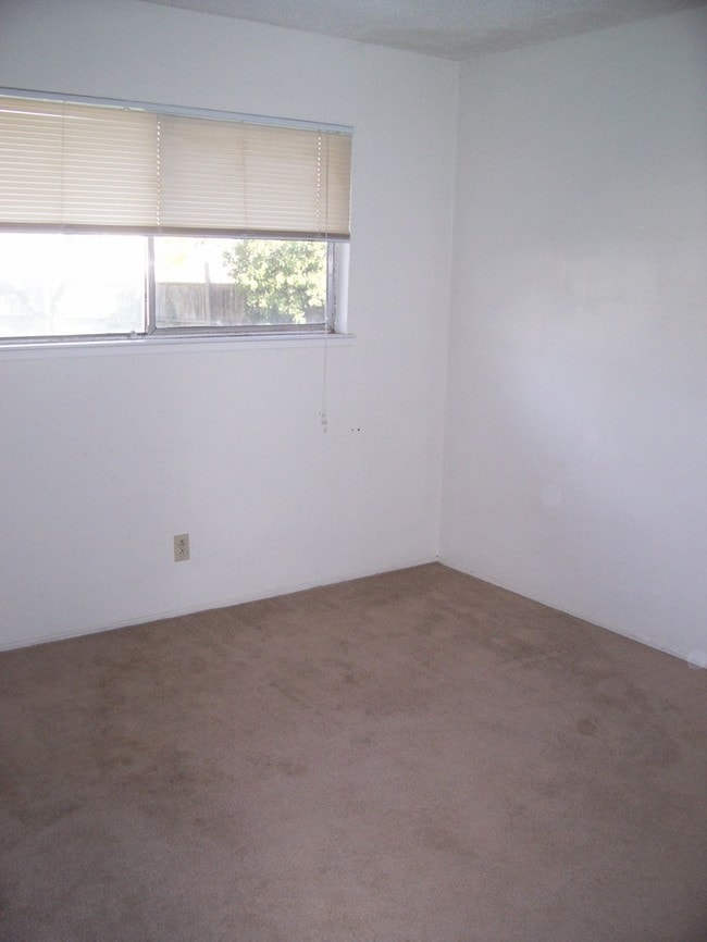 Building Photo - 6351 Oakcreek Way