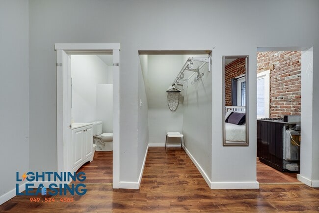 Building Photo - 1420 1/2 Flower St-32D