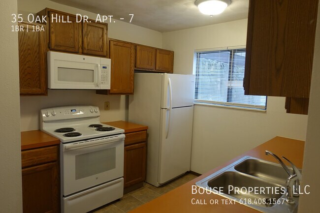 Foto del edificio - 35 Oak Hill Dr