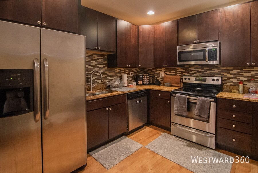 Foto principal - 3140 S Indiana Ave