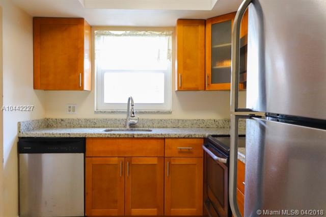 Foto principal - 3257 NE 13th St