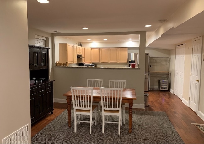 Building Photo - 216 9th St SE