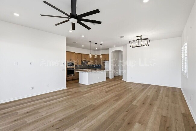 Foto del edificio - 15660 W Pershing St