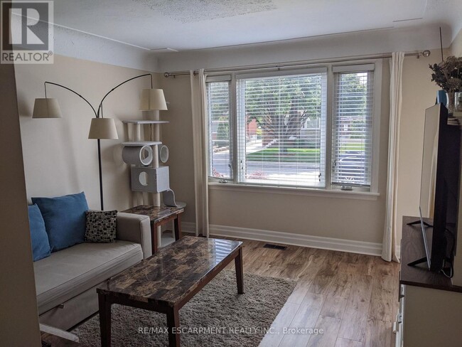 Building Photo - 257 Dundonald Ave