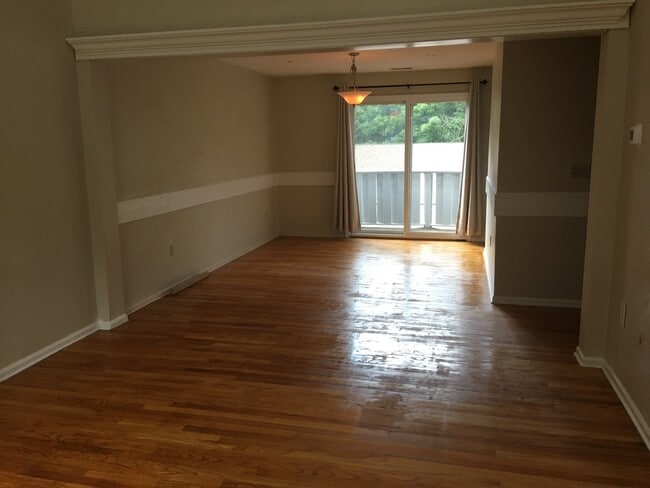 Living/dining room - 2514 Boston Post Rd