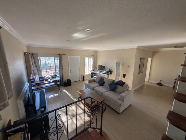 Foto del edificio - 1406 Highland Blvd