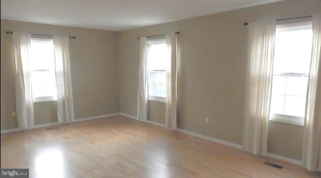 Building Photo - 15310 Annapolis Rd