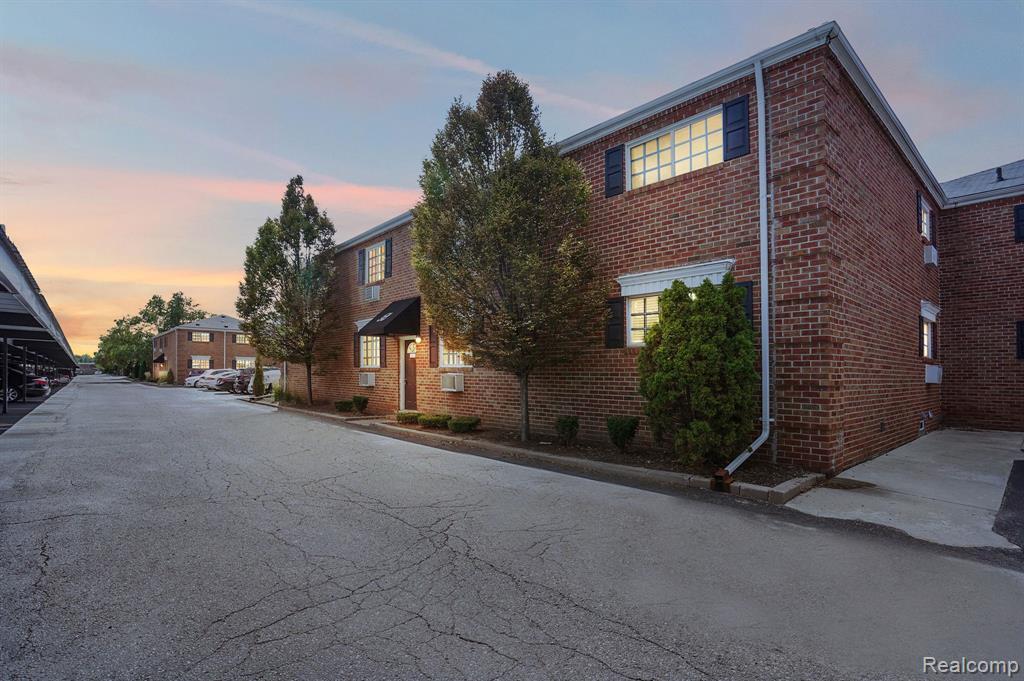 Foto principal - 2405 Torquay Ave