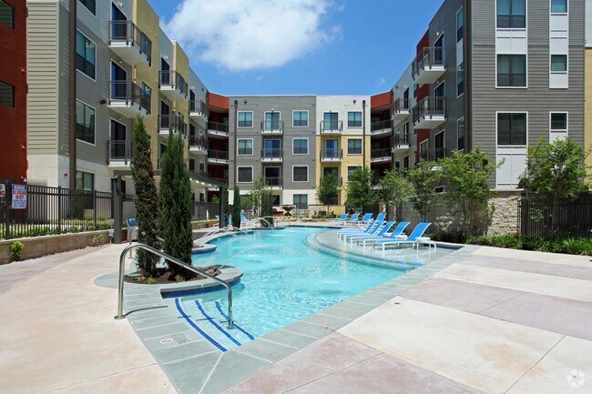 Piscina - SYNC at Mueller