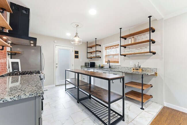 Foto del edificio - 3136 Forrest Hills Dr SW