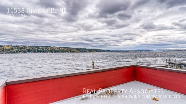 Building Photo - Waterfront Home