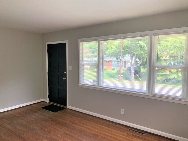 Building Photo - Home off Freeman Mill, Living Room Plus De...