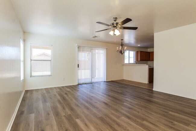 Foto del edificio - 11239 West Campbell Ave