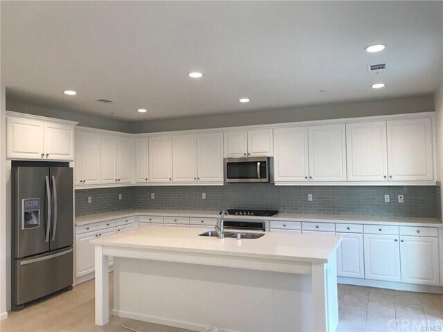 Building Photo - 3215 E Lavender Dr