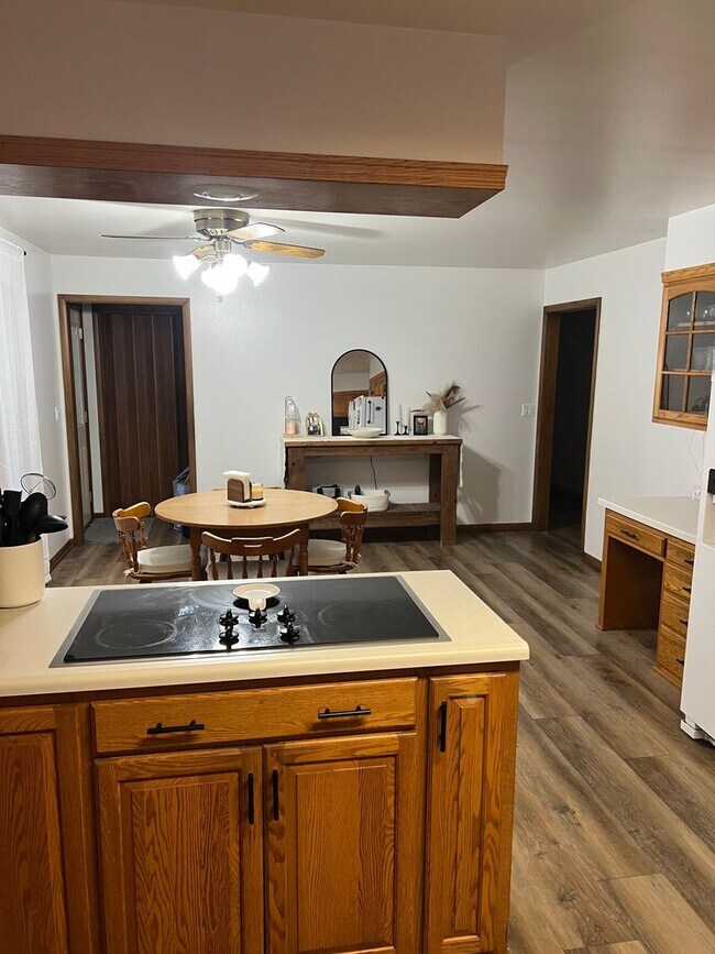Foto del edificio - Rent; 3 bed acreage property