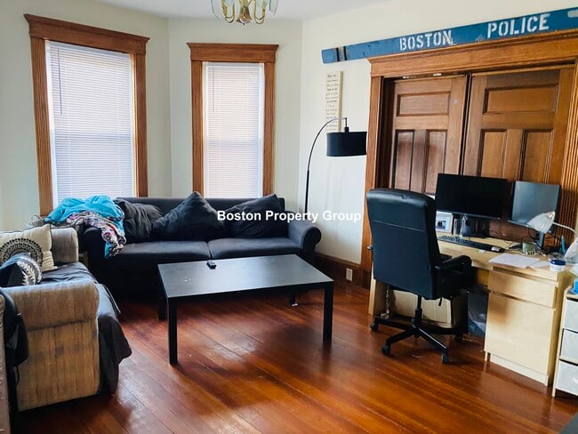 Building Photo - 109 Calumet St