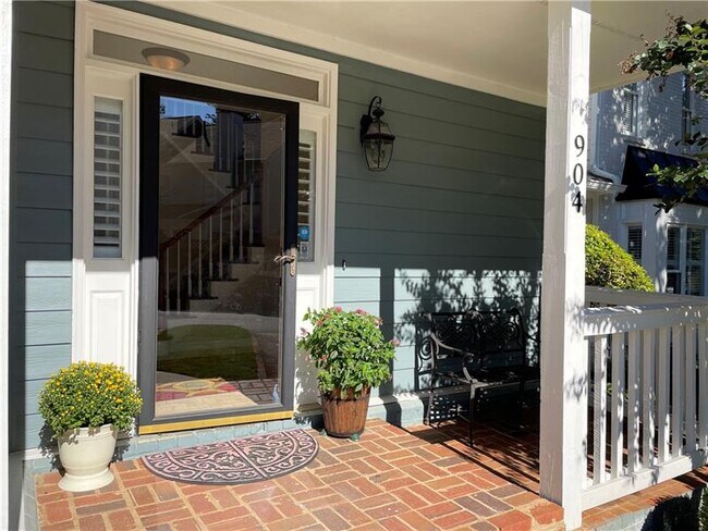 Building Photo - 904 Saddle Hill