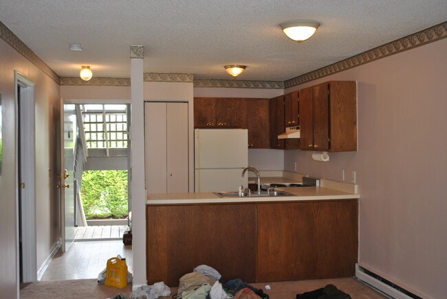 Building Photo - 475 Meadowview Dr