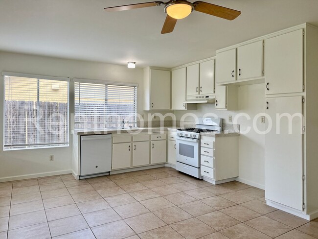 Foto del edificio - 8575 Keystone Ct