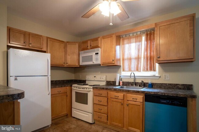 Foto del edificio - 933 Elm Rd