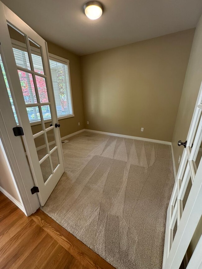 Building Photo - 3bd/2.5ba Renton Home