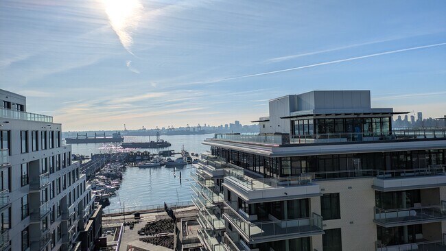 Building Photo - 755 Harbourside Dr