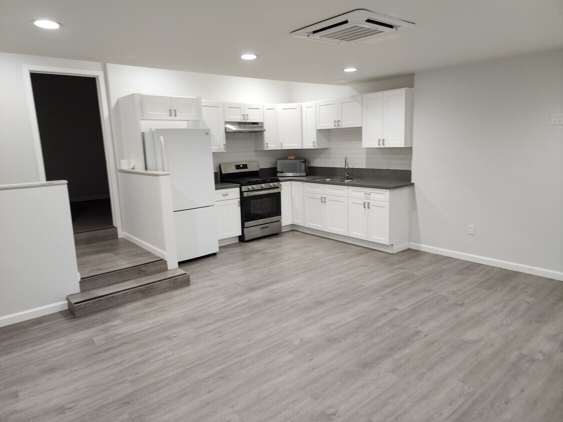 Foto principal - 8826 Wakefield Ave