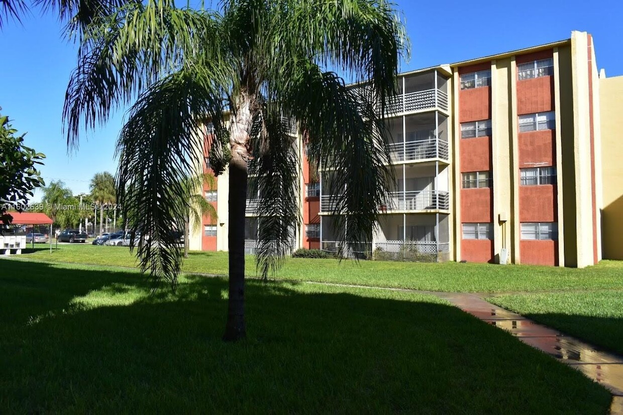 Primary Photo - 3600 NW 21st St