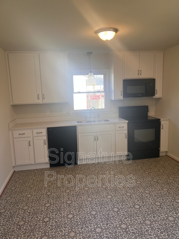 Building Photo - 4817 Glen Tara Dr