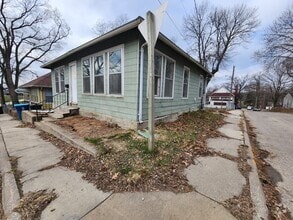 Building Photo - 113 Maplewood St