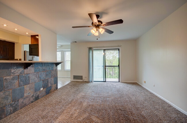 Foto del edificio - 2210 Country Club Dr
