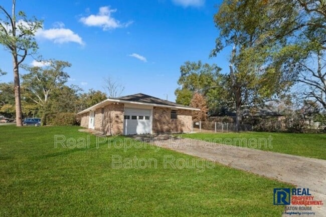 Building Photo - House: South Highland
