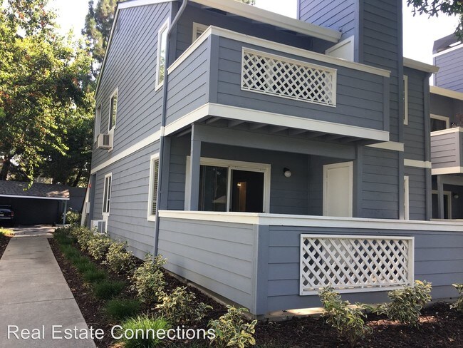 Building Photo - 1480 Four Oaks Cir