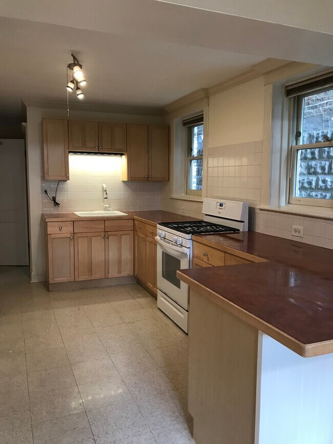 Foto del edificio - 1449 N Bell Ave