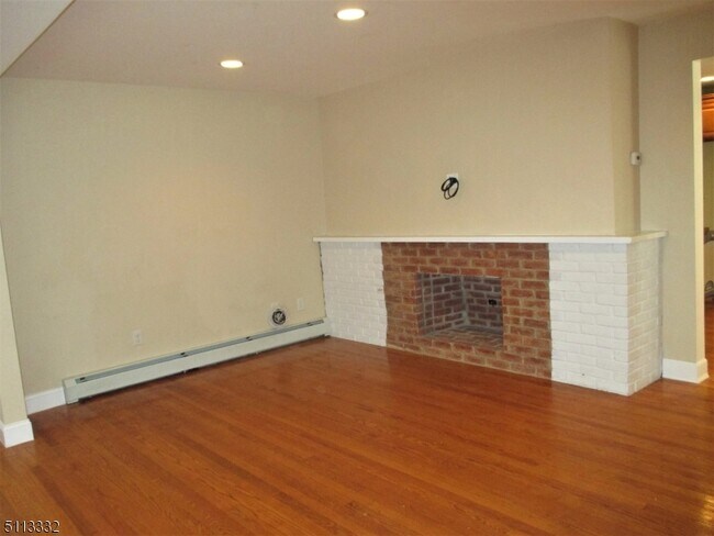 Building Photo - 56 Rea Ave