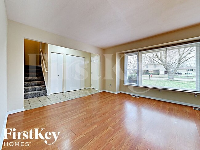 Building Photo - 22627 Mission Dr