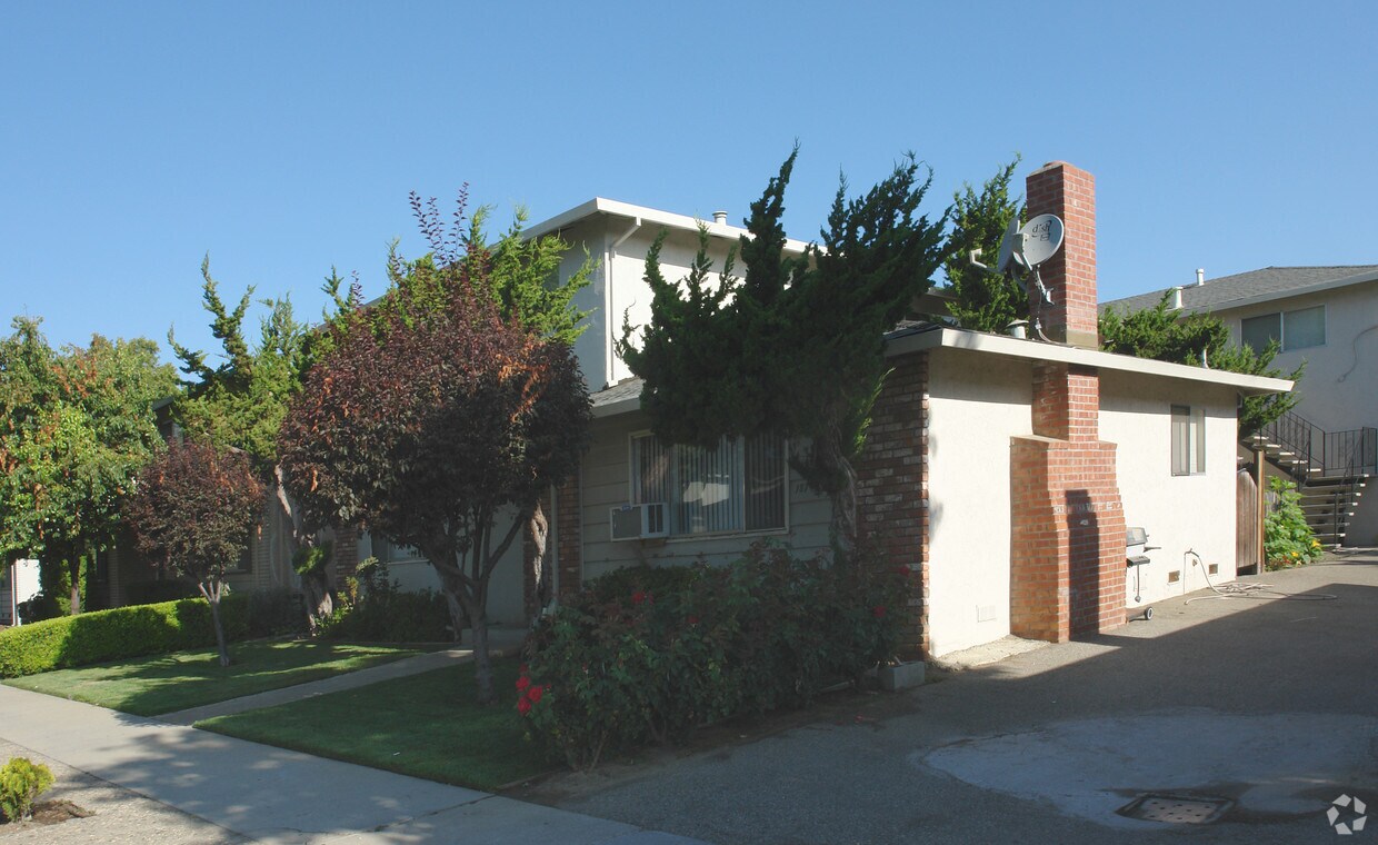 Building Photo - 187 Adler Ave