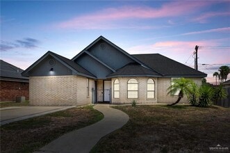 Building Photo - 1005 N Sabinas St