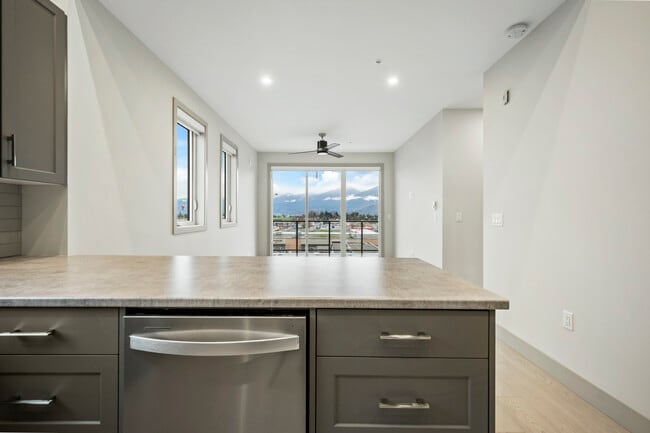 Building Photo - 45547-45547 Knight Rd