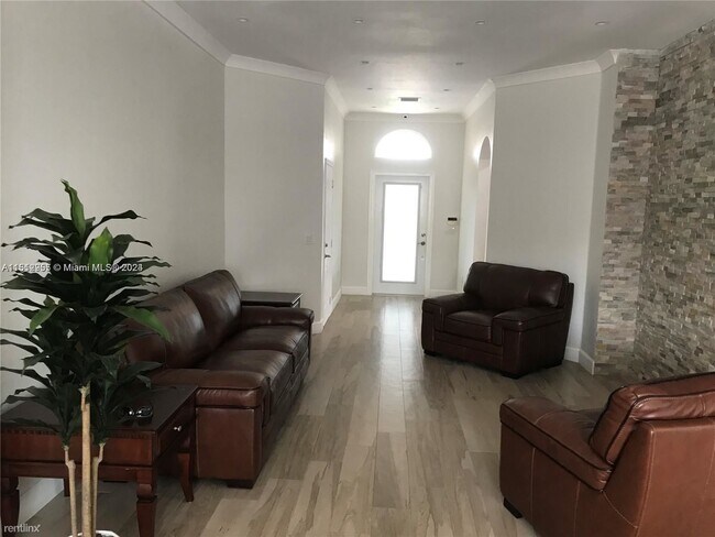 Foto del edificio - 3 br, 2 bath House - 1010 NE 36th Ave