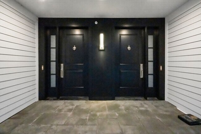 Foto del edificio - 133 Spring Rd