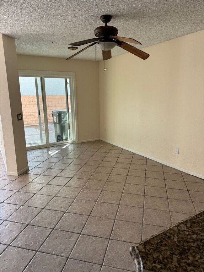Foto del edificio - Cozy 3 Bedroom 2.5 Bathroom in Fontana CA 92337