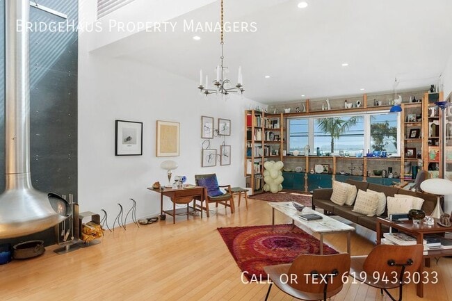 Building Photo - 3033 India St