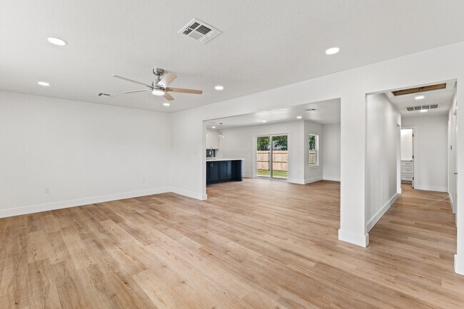 Building Photo - 2701 MacArthur Dr